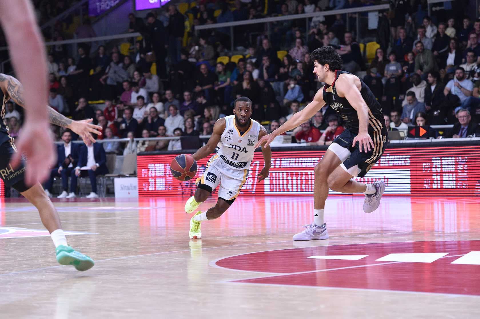 Un héroïque David Holston offre à Dijon la victoire au buzzer à Strasbourg après prolongation