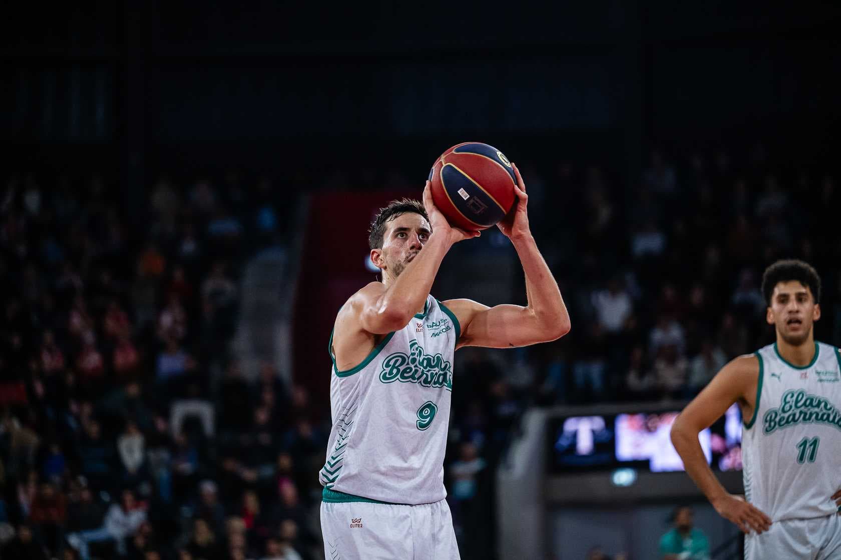 Avec un Bastien Pinault de gala, l’Élan Béarnais domine Antibes après prolongations