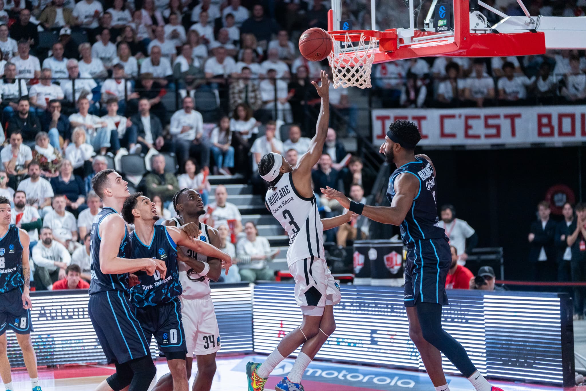 De son -10 d’évaluation à ses gros tirs en Turquie, Assemian Moularé raconte sa demi-finale d’EuroCup : « C’est à l’image de ma vie »