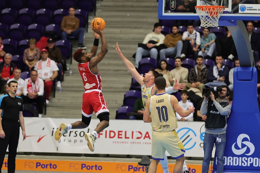 Cholet prend une claque à Porto