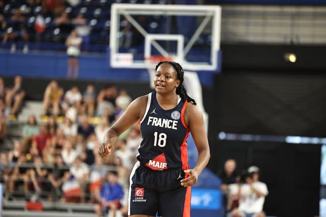 « Je pensais arrêter le basket » : Assitan Koné, le maillot bleu au bout des épreuves