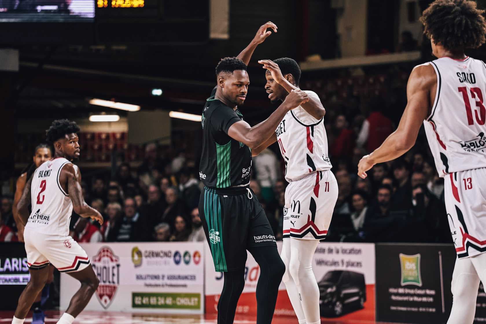 Cholet l&#8217;emporte contre Nanterre après un joli duel des frères Ayayi