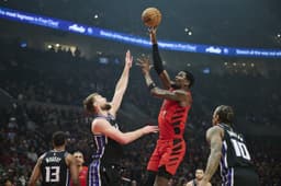 Deandre Ayton face aux Sacramento Kings