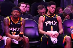 Bradley Beal à droite de Devin Booker lors d'un match face à Oklahoma City Thunder