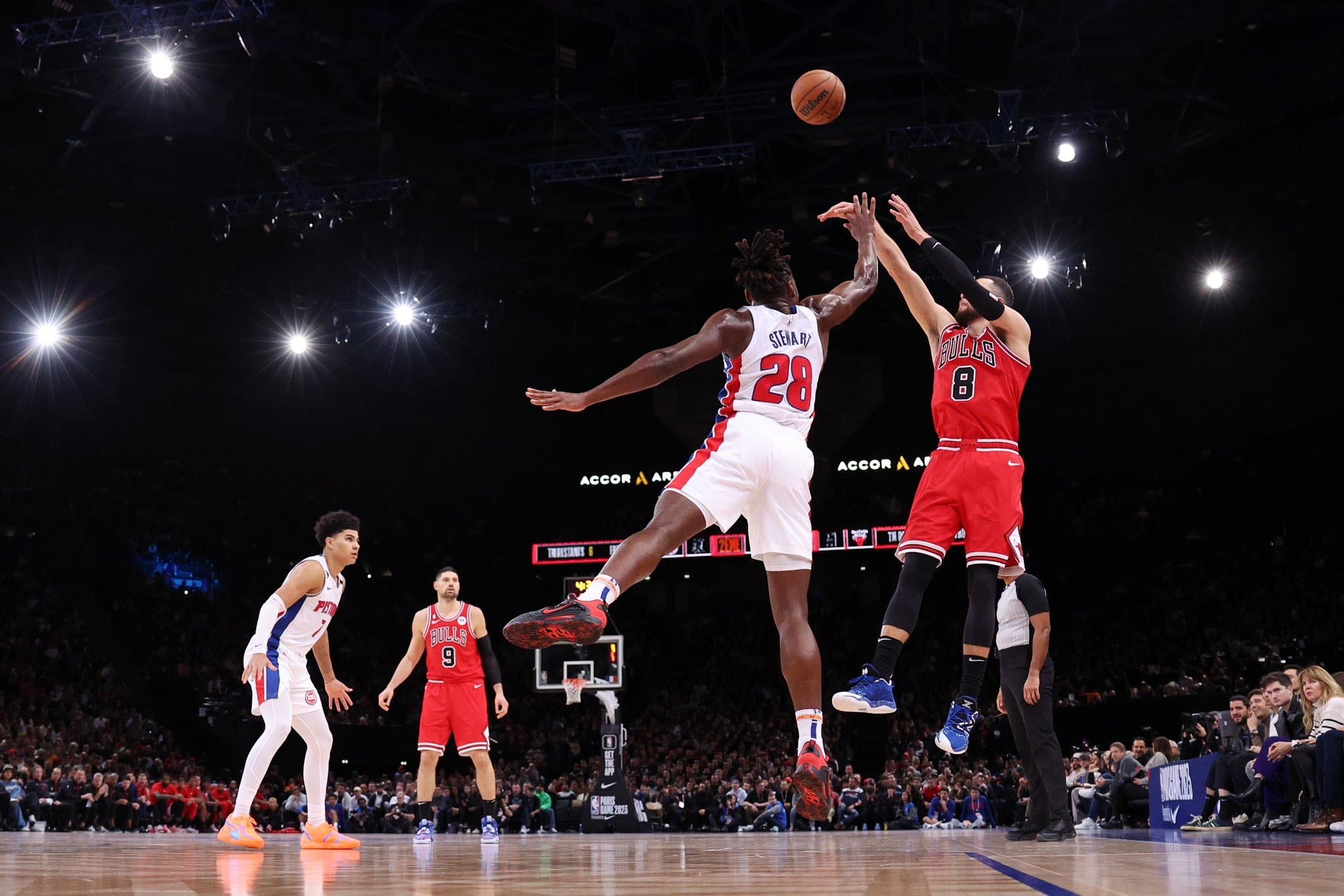 Les Bulls dominent Killian Hayes et les Pistons