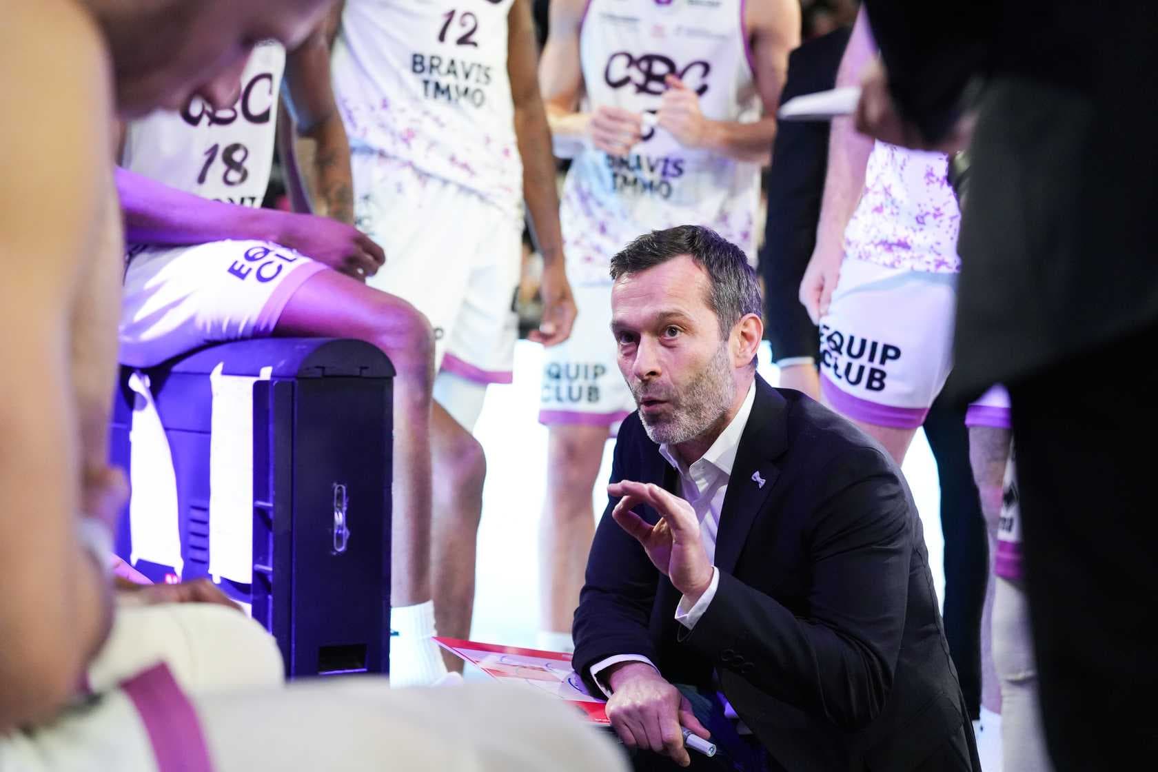 Maintien assuré, confiance renouvelée : Lecrosnier reste sur le banc à Caen