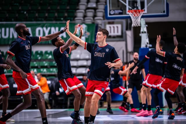 « Cholet complice » : des tags sur l’espace Michel-Léger pour dénoncer la venue de l’Hapoël Holon à Cholet