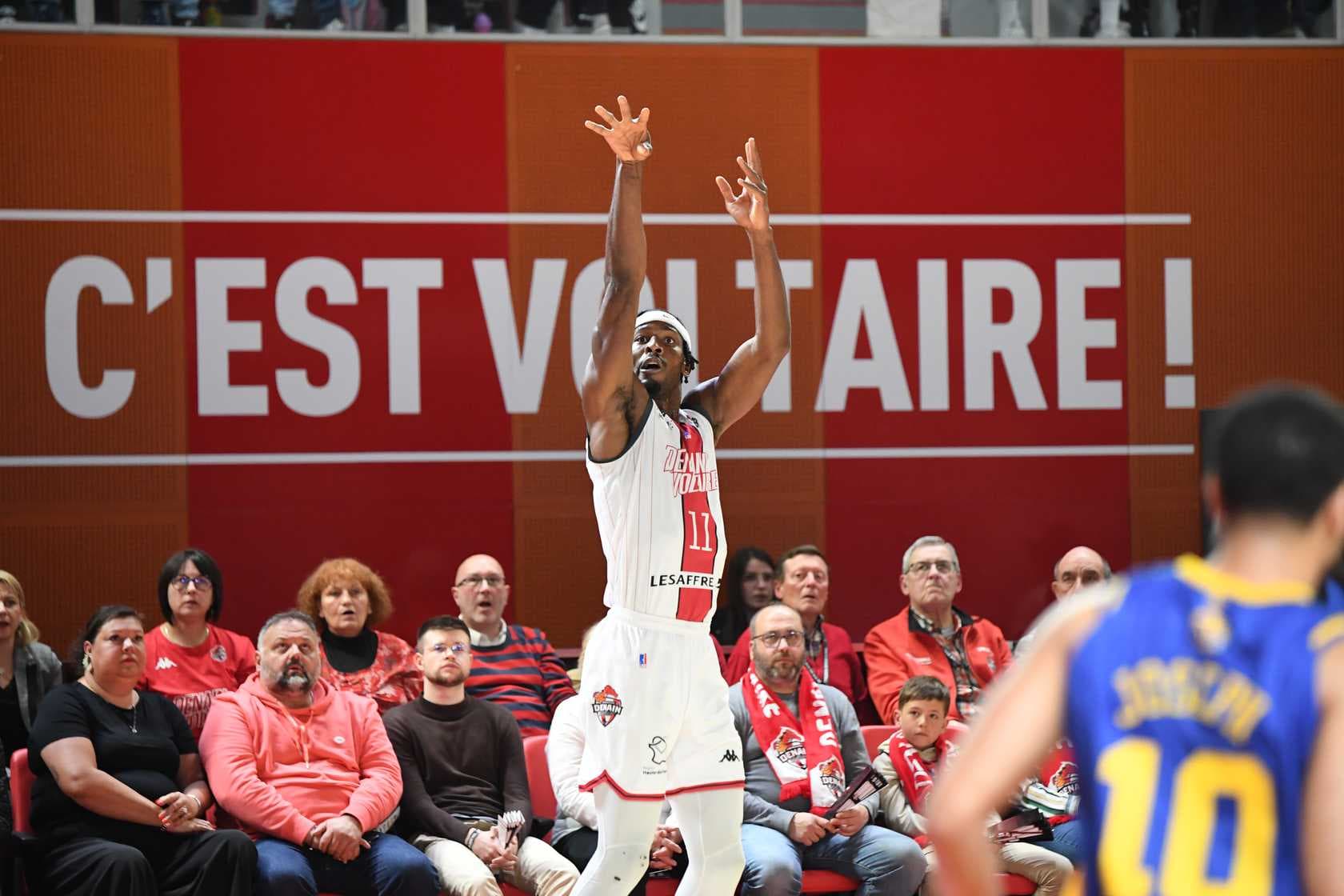 Denain fait un pas vers le maintien contre Évreux, dans une soirée marquée par un drame