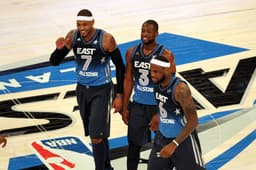 Carmelo Anthony et Dwane Wade derrière LeBron James lors de l'All-Star Game de 2012
