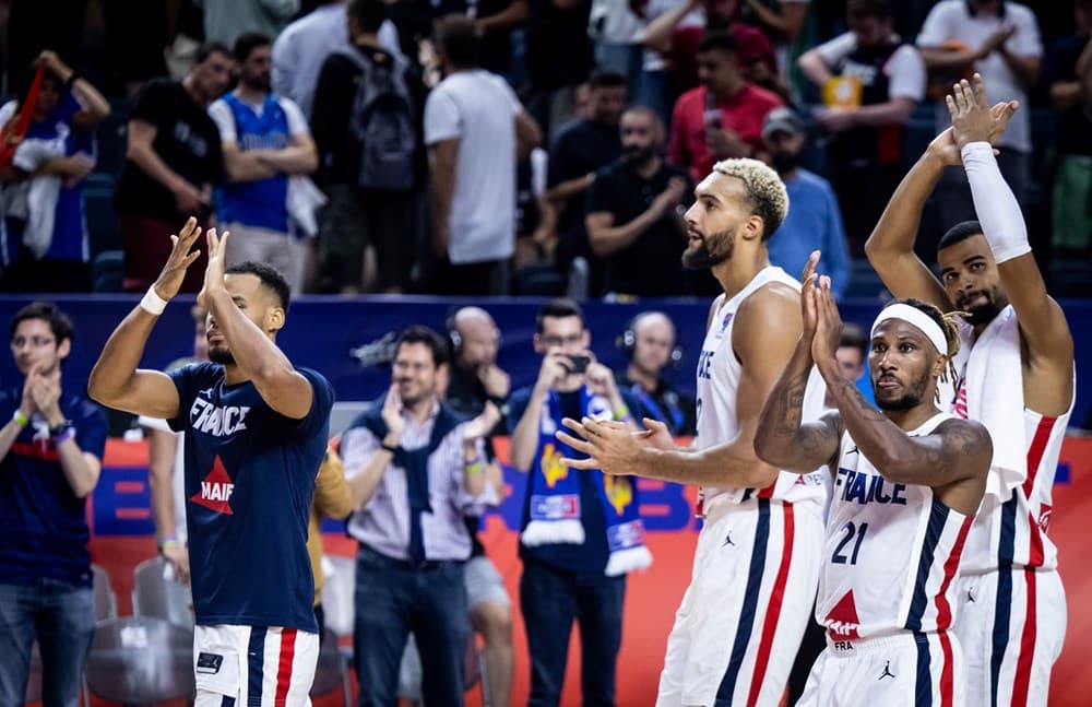 Les Bleus officiellement qualifiés mais la première place s&rsquo;éloigne