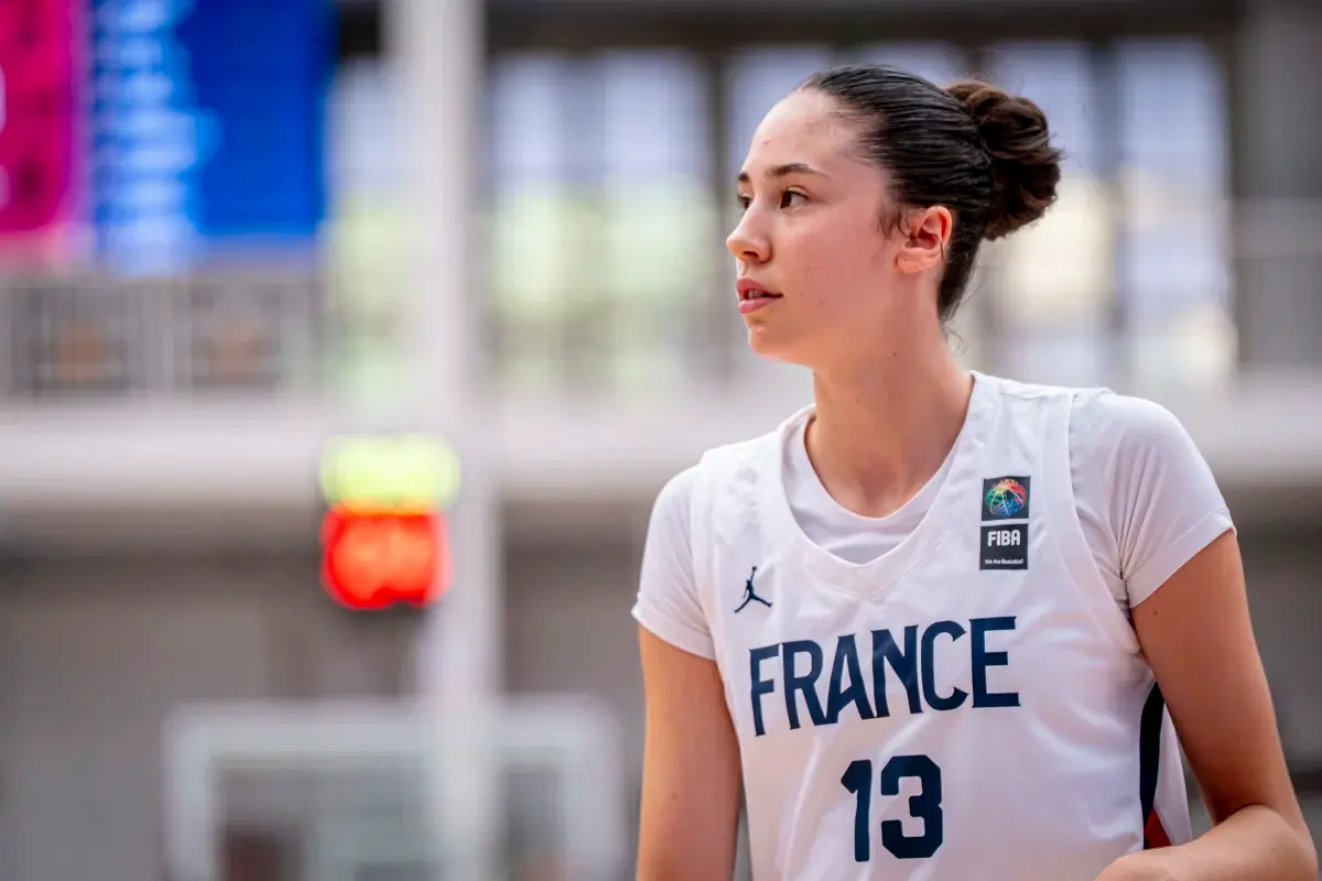 Alicia Tournebize, une première médaille internationale, un dunk rarissime et une place dans le cinq majeur de l’EuroBasket U18