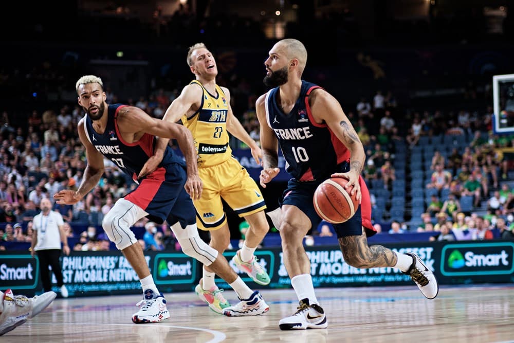 Les Bleus repoussent les assauts bosniens