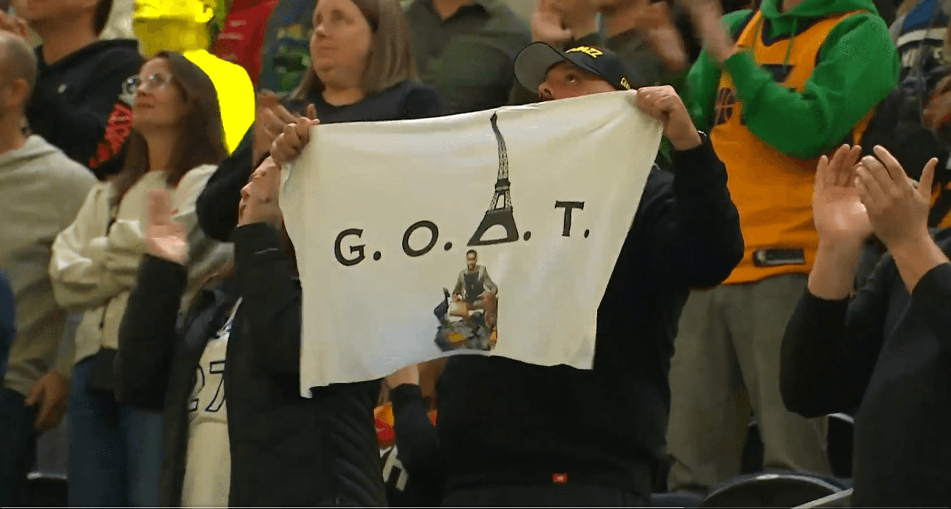 Émouvante soirée pour Rudy Gobert, accueilli triomphalement à Utah