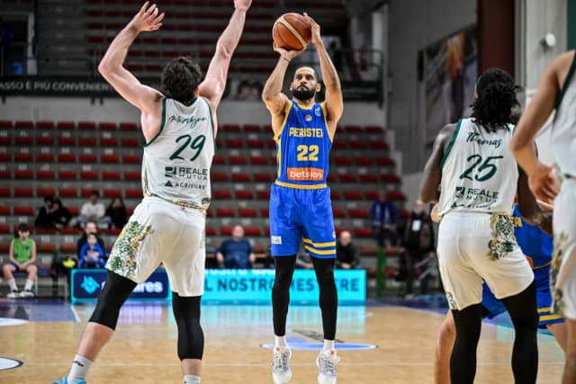 Un combo-guard passé par Pau et Bourg poursuit sa carrière en Grèce