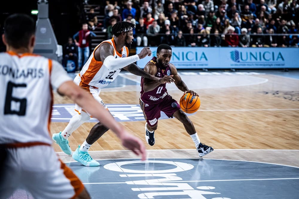 [Vidéo] Quand David Holston (25 points) s&rsquo;amuse de la défense de Patras