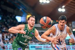 Hugo Invernizzi face au Paris Basketball