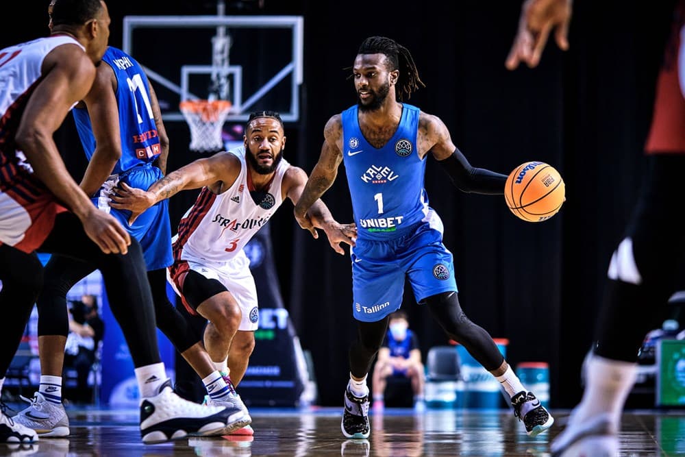 Le meneur JeQuan Lewis renforce la JL Bourg