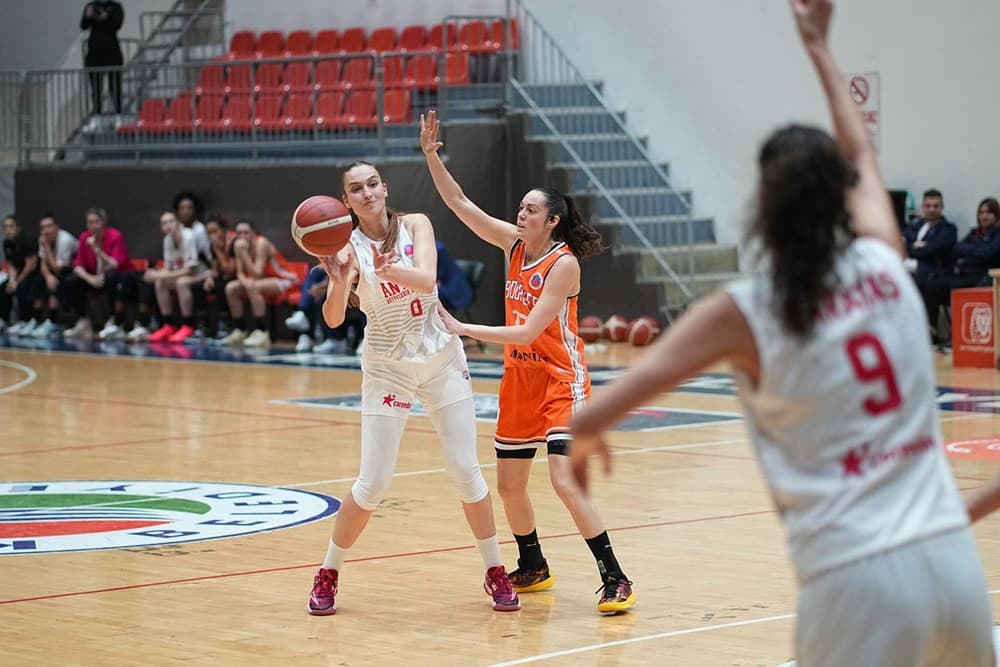 Bourges sécurise un écart de 57 points au match aller des 16e de finale contre Antalya