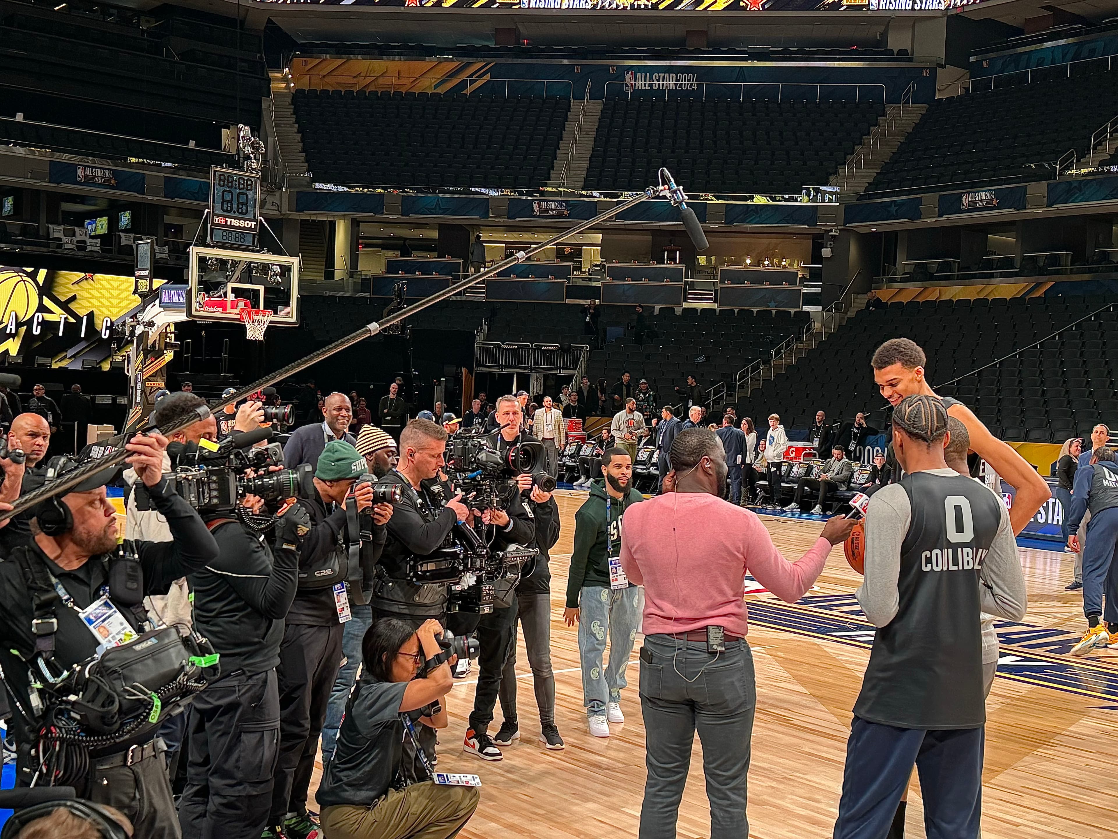Victor Wembanyama avant le Rising Stars Challenge : « Parfois, j&rsquo;aimerais ressembler à Wilt Chamberlain »