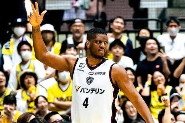 Damien Inglis quitte Yokohama, Lassi Tuovi prolonge l’aventure