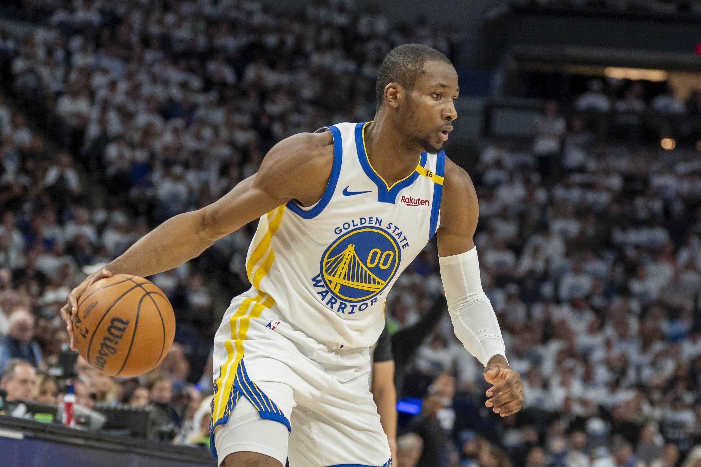 Deux offres, deux rôles majeurs… et un seul mur : les Warriors bloquent Kuminga face aux Suns et aux Kings