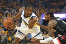 Jonathan Kuminga face à Jalen Green lors du troisième match du premier tour des playoffs 2024 contre les Rockets