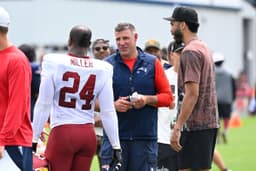 Jayson Tatum sous sa casquette au camps d'entraînement des Patriots au Gillette Stadium