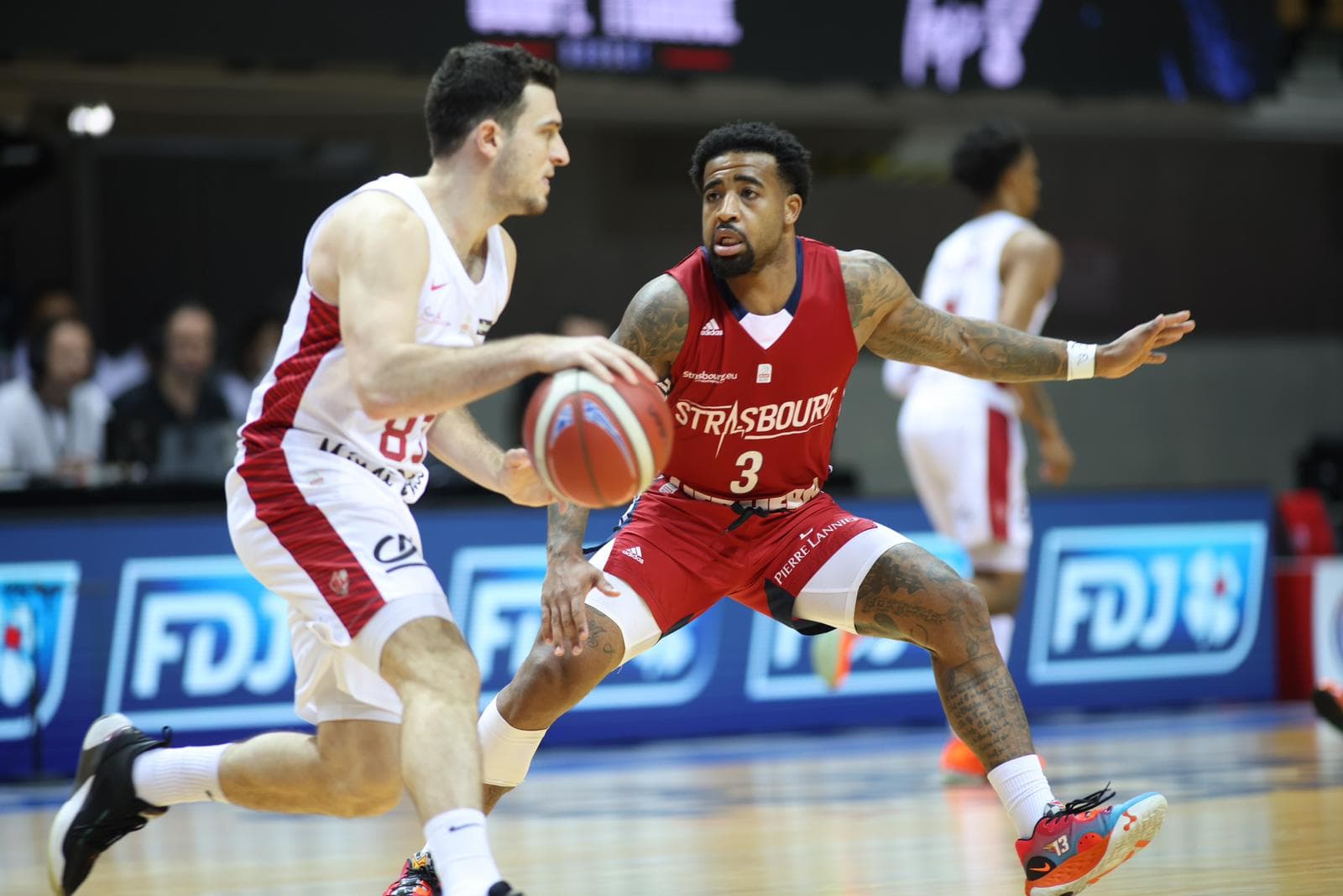 Sans trembler, Strasbourg domine Bourg-en-Bresse et file en demi-finales
