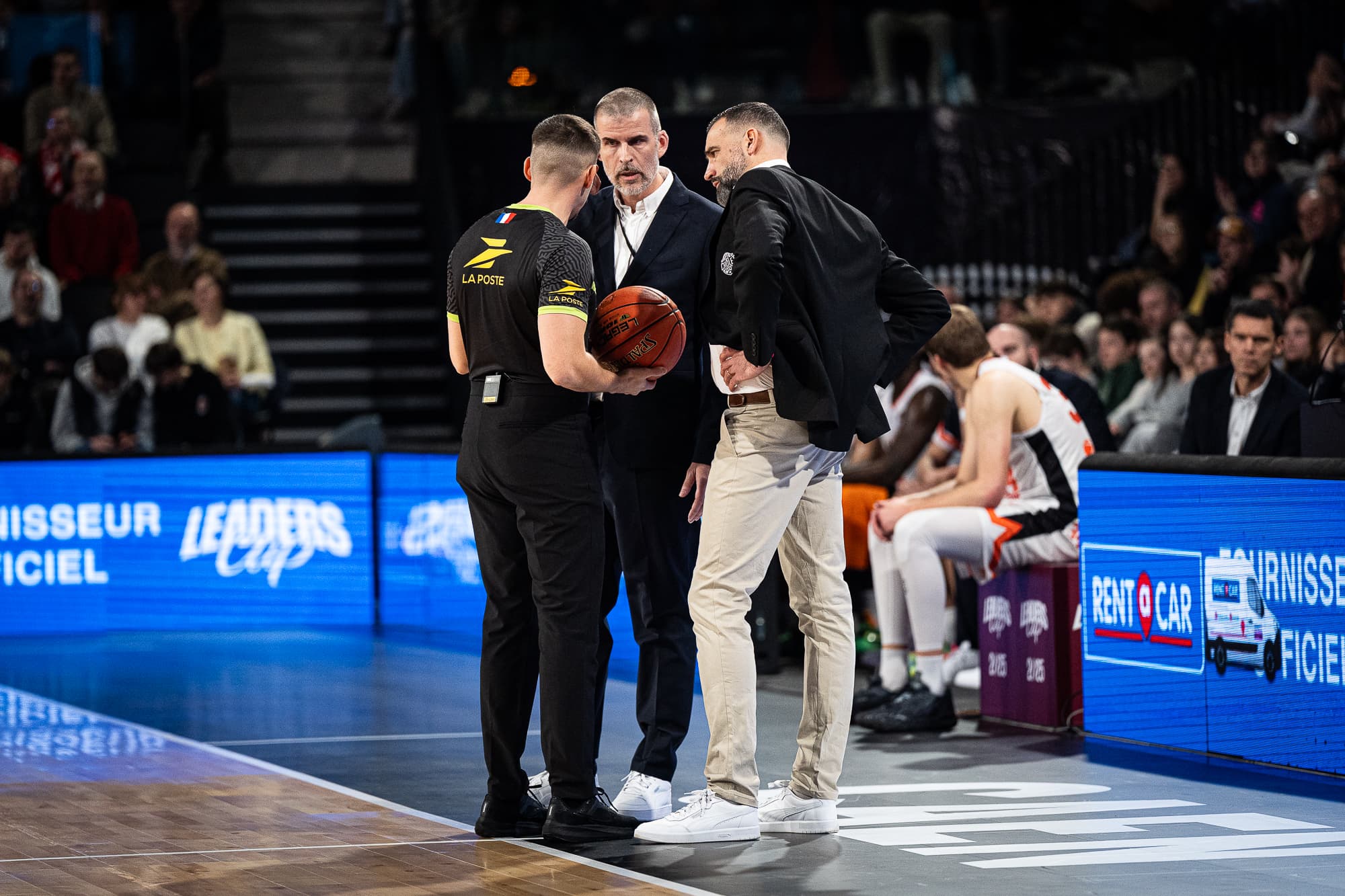 Un micro placé sur les entraîneurs lors du derby Cholet – Le Mans