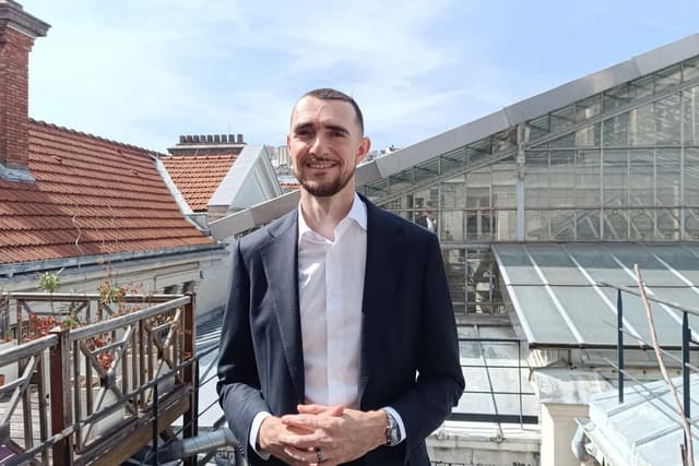 « Brillant, ambitieux et sans peur » : le Paris Basketball introduit officiellement Maxime Lefèvre au poste de coach