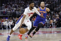 Malik Beasley sous le maillot de Détroit face à Jalen Brunson sous le maillot des Knicks
