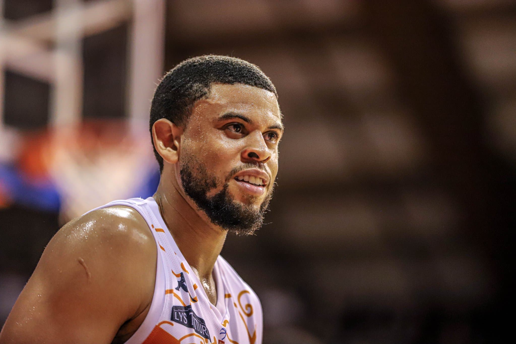 Ray McCallum part se stabiliser en Pologne