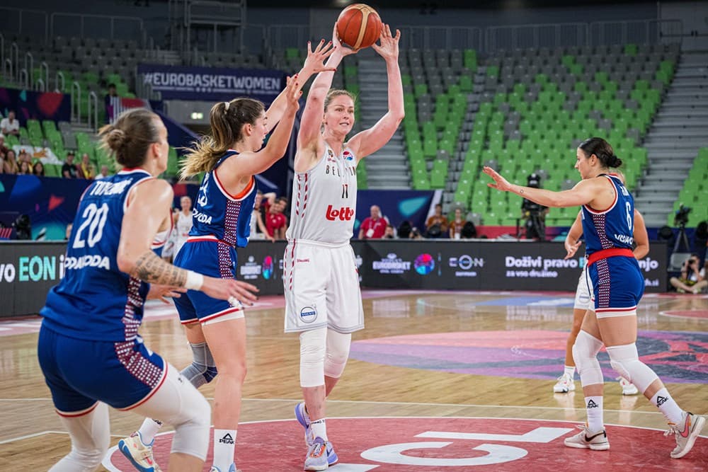 « Je l&rsquo;ai forcée à aller le chercher » : Emma Meesseman, un triple-double désintéressé et historique