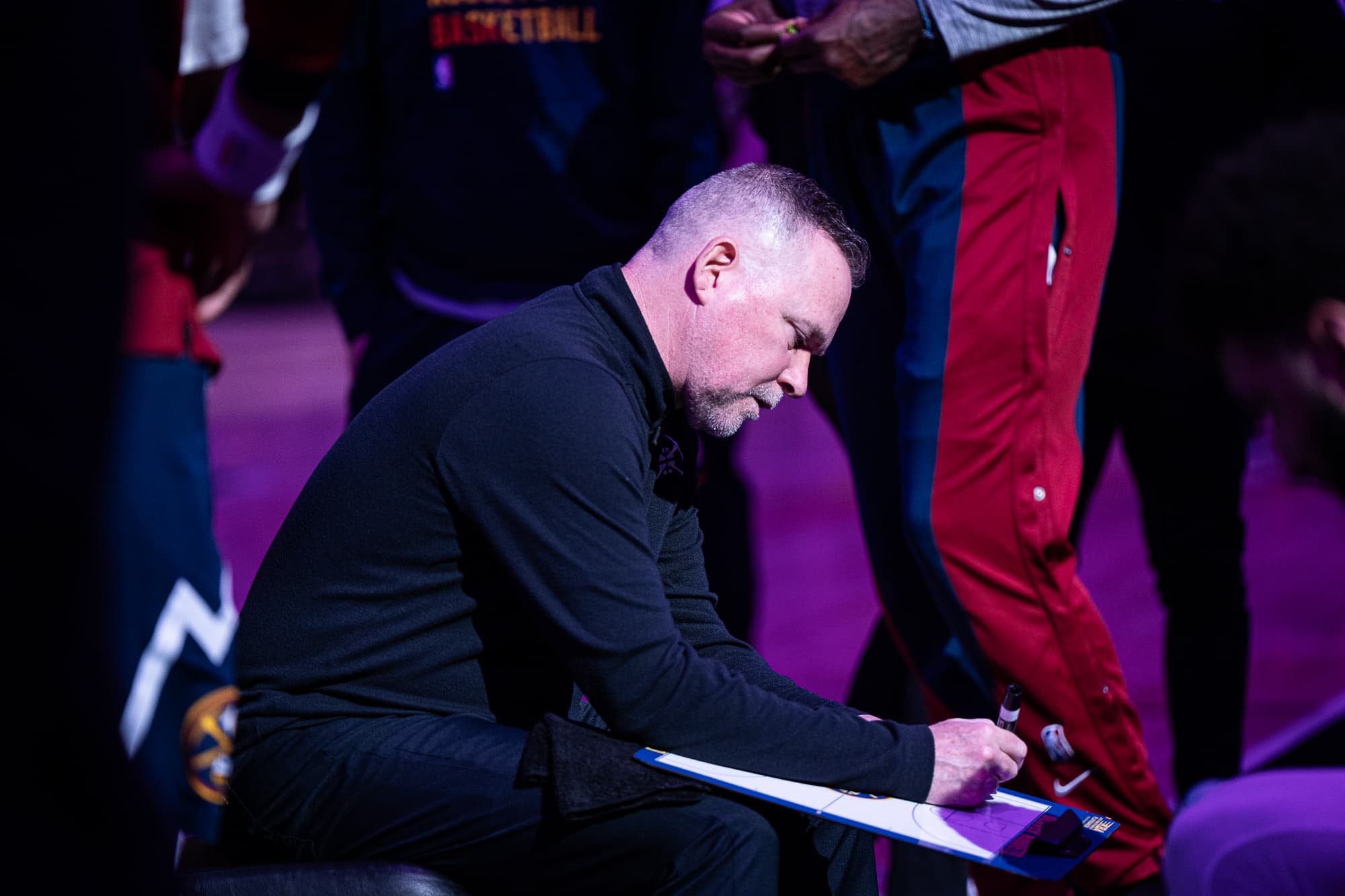 Nouveaux renvois surprise en NBA : Denver vire son entraîneur… et son manager général !