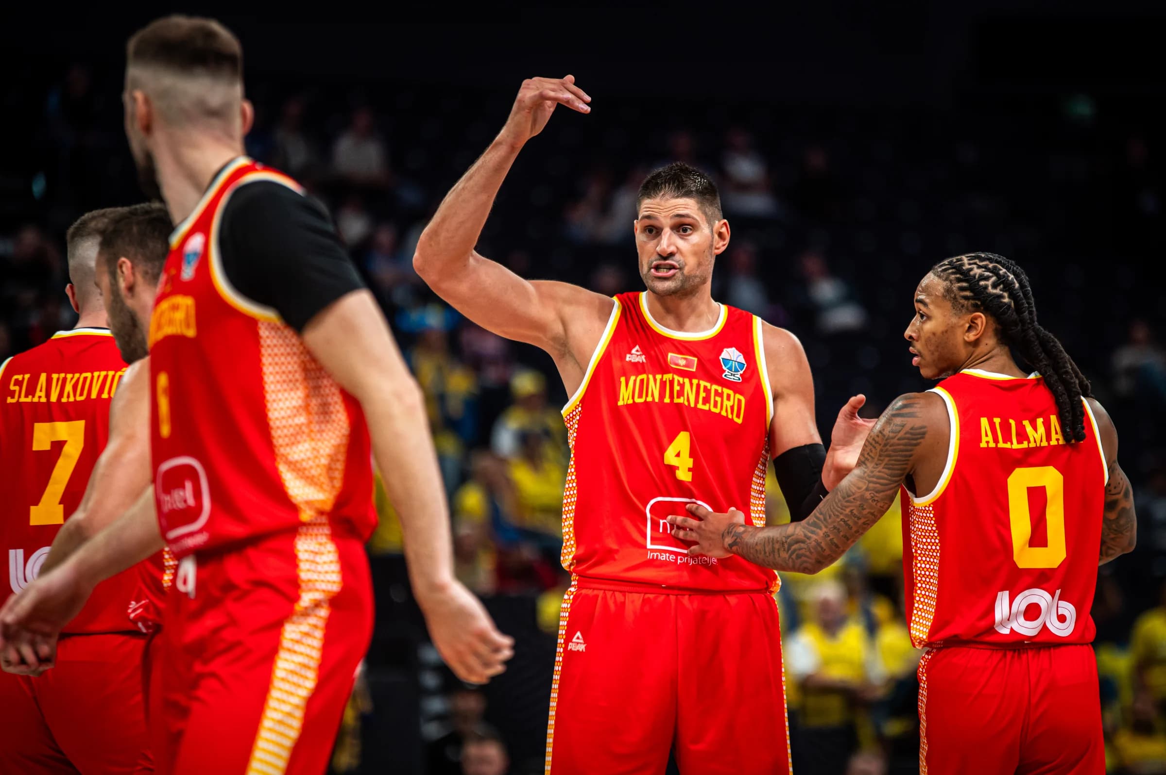 Un grand Vucevic, un Kyle Allman clutch : le Monténégro garde espoir pour les 1/8e de finale
