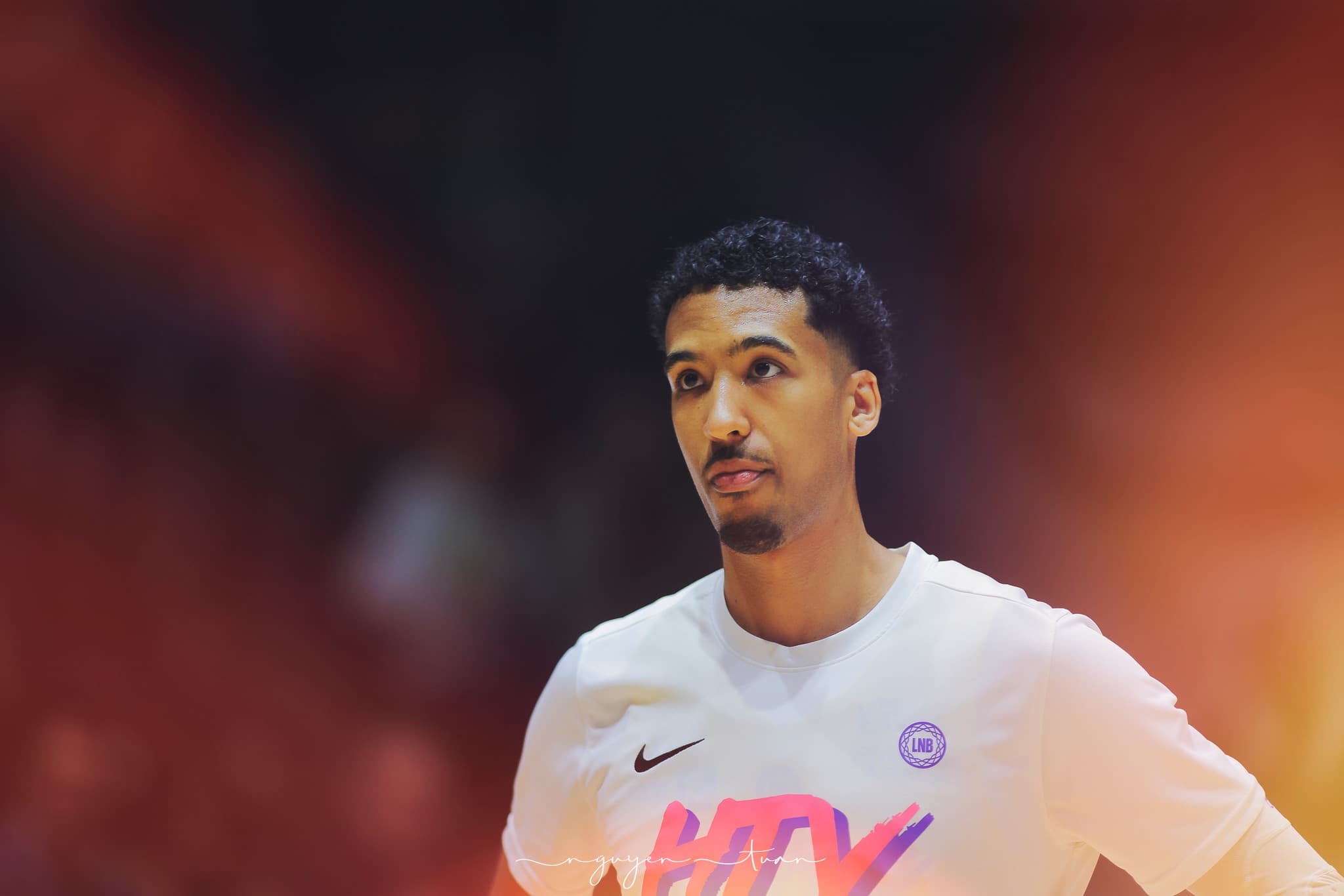 Après plusieurs passages en ELITE 2, Zeke Moore va découvrir la Betclic ELITE avec Dijon !