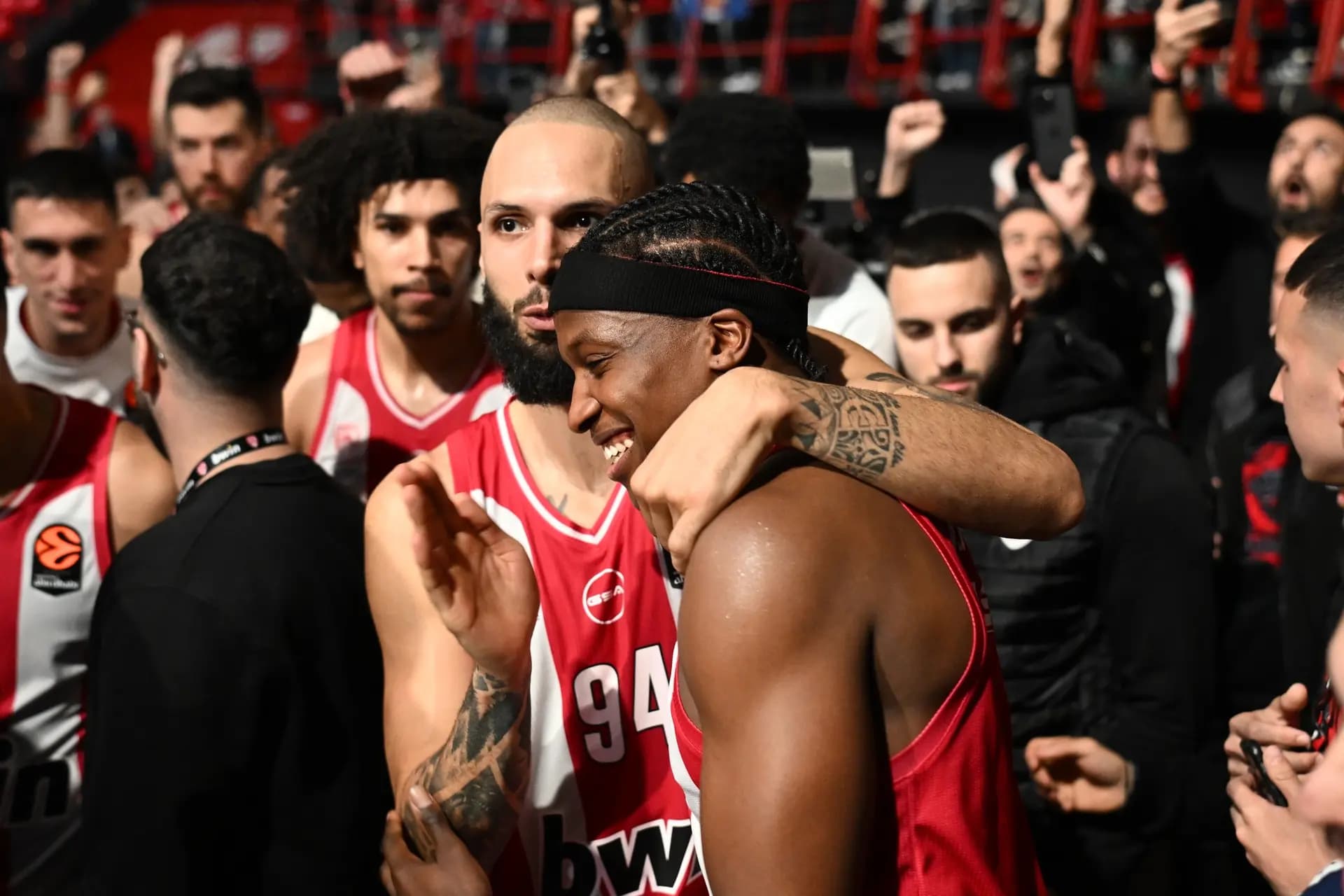 Evan Fournier et Frank Ntilikina (Olympiakos) viennent à bout de l’Aris Salonique d’Amine Noua