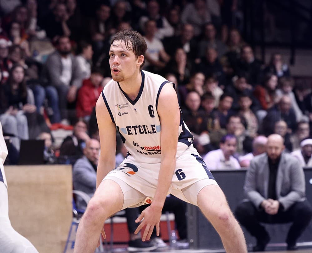 Théo Pichard en maestro : 17 passes décisives dans le large succès de Charleville-Mézières