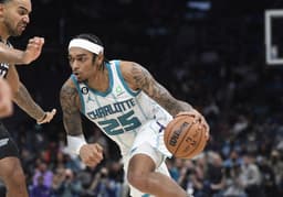 PJ Washington sous le maillot des Hornets face aux Kings