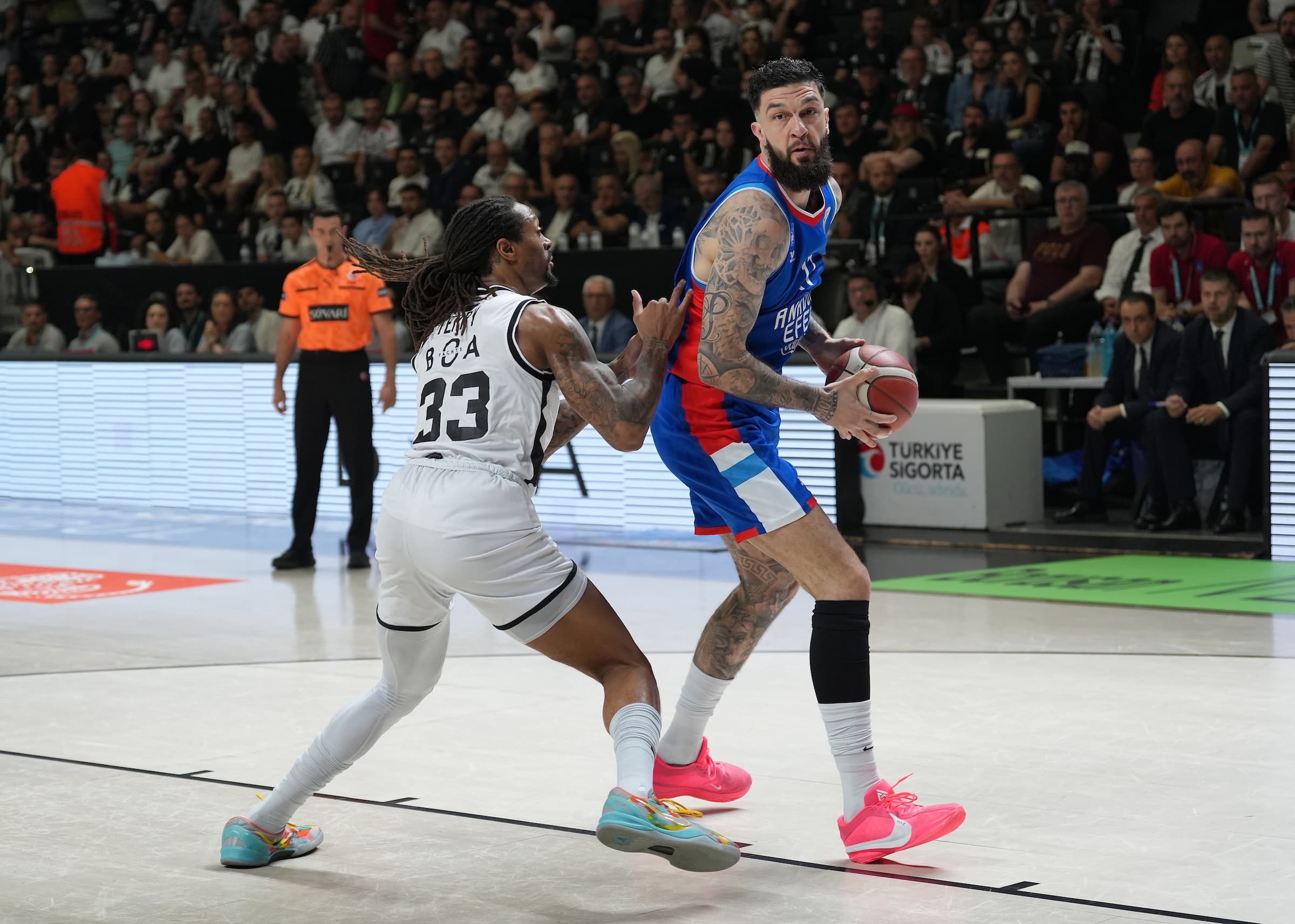 Pas de finale en Turquie pour Vincent Poirier et l’Anadolu Efes, éliminés par Besiktas et ses anciens de Betclic ELITE