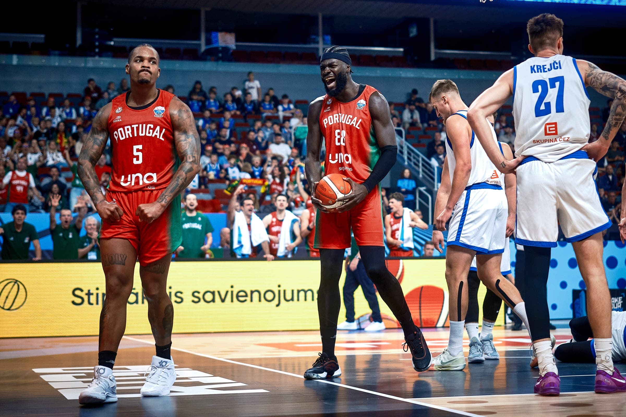 Un énorme Neemias Queta porte le Portugal vers un succès historique à l’EuroBasket