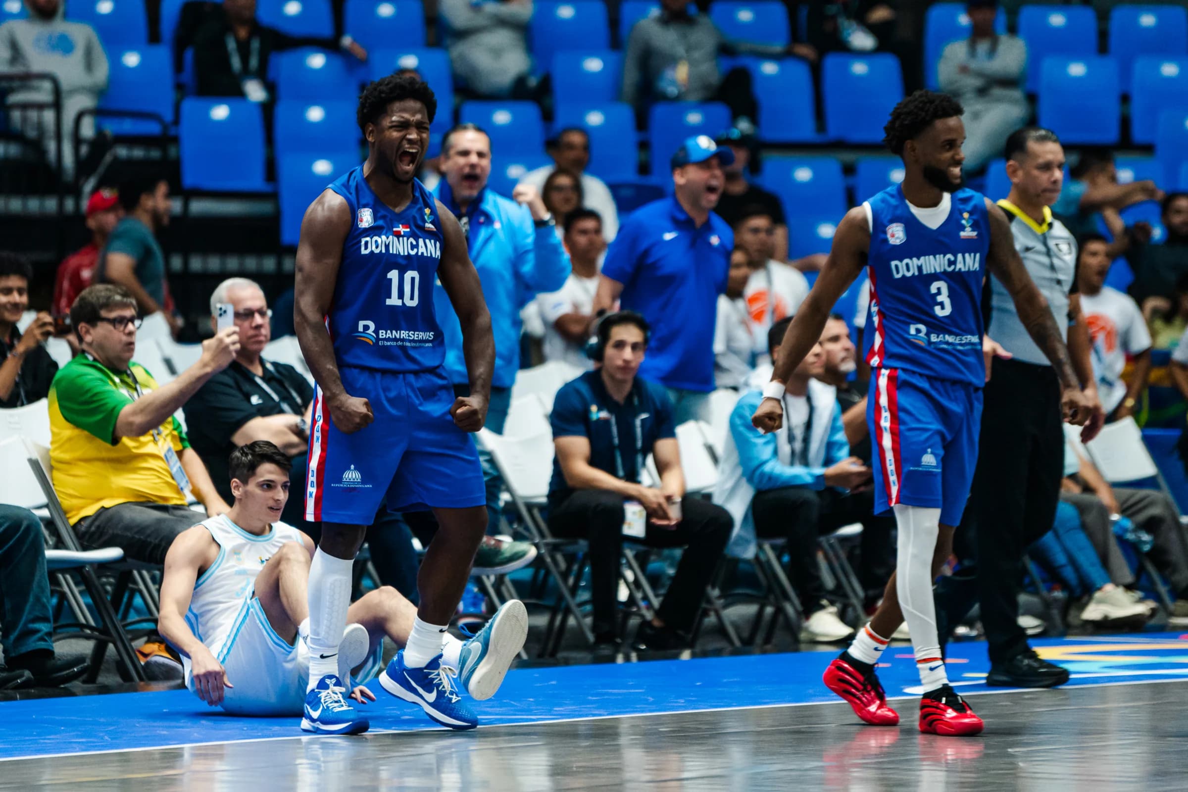 [Vidéo] Scène surréaliste à l’AmeriCup : bagarre générale entre l’Argentine et la République dominicaine