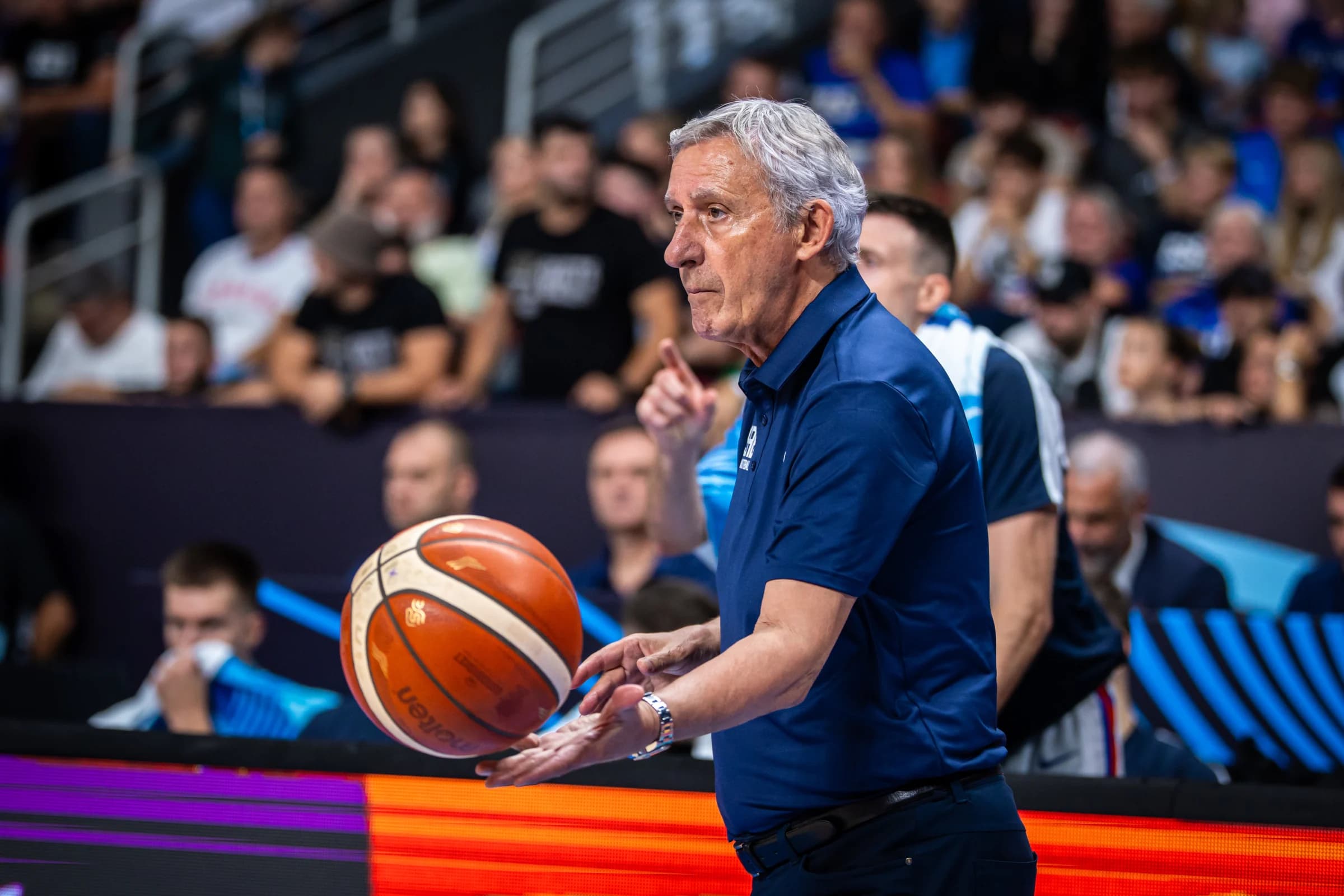 Svetislav Pešić mécontent de l’organisation à l’EuroBasket : « On ne peut pas attendre jusqu’à minuit pour une conférence de presse »