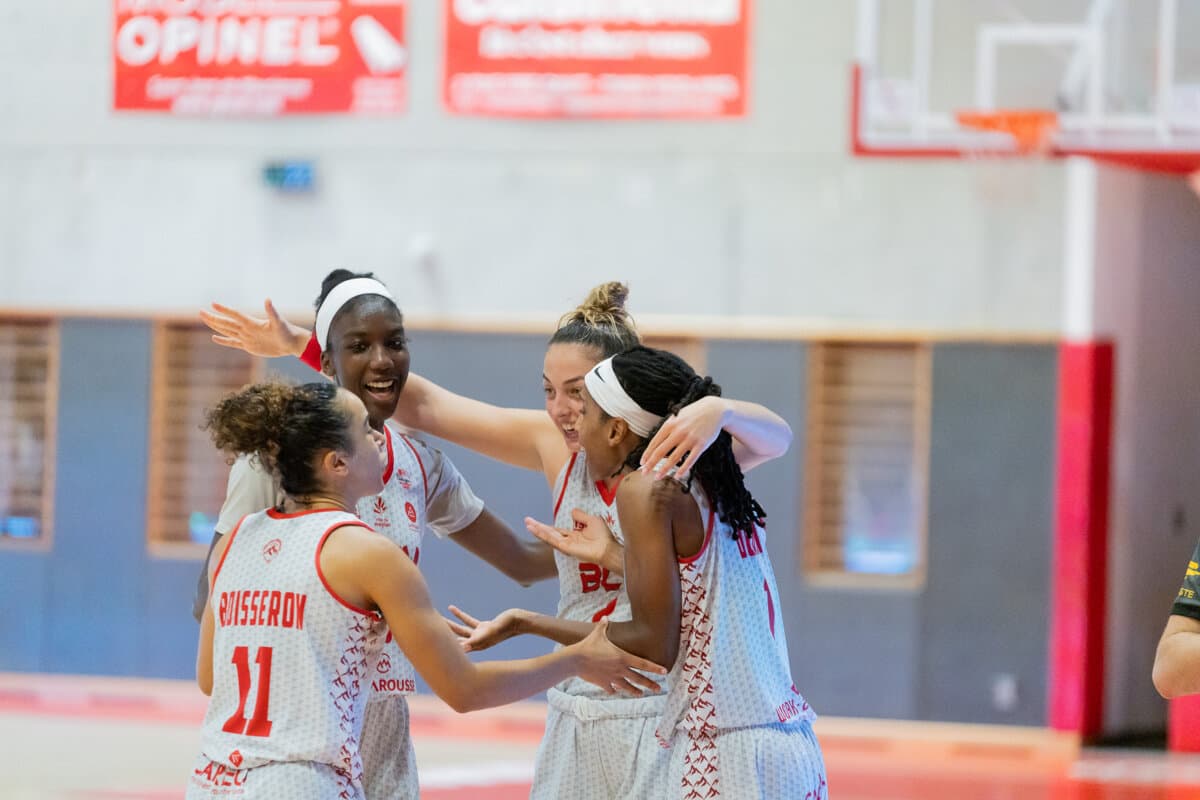 Ashunae Durant, Elena Zemoura et Merveille Lokoka (La Tronche Meylan) face à Toulouse M.B., La Boulangère Wonderligue, 7 octobre 2026