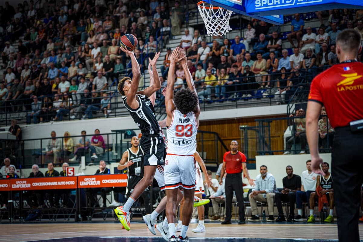 Jahel Trefle (Gravelines) face à Swann Penda (Le Mans), Betclic ELITE, 26 septembre 2026