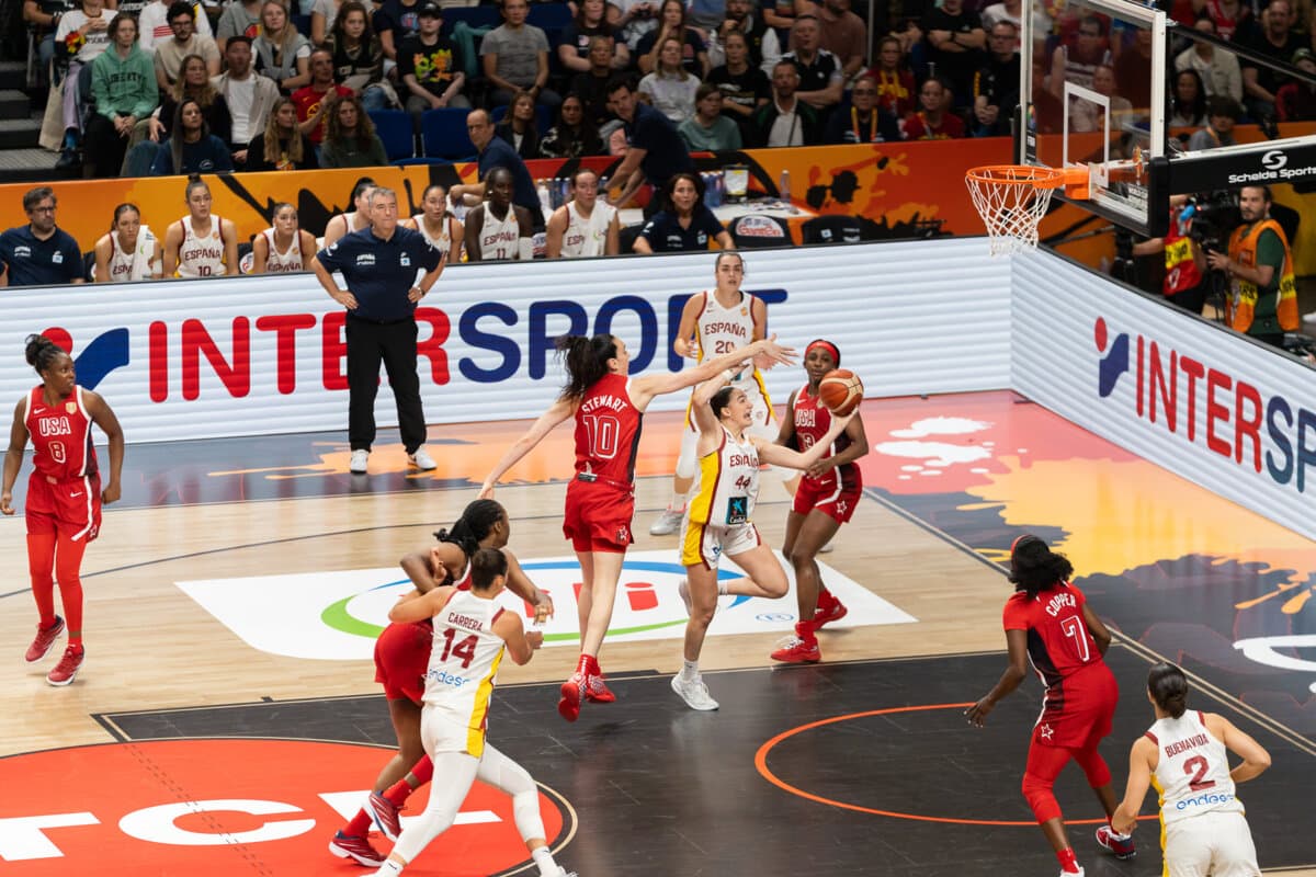 Iyana Martin (Espagne (F)) face à Breanna Stewart (Etats-Unis (F)), Coupe du Monde Féminine, 12 septembre 2026