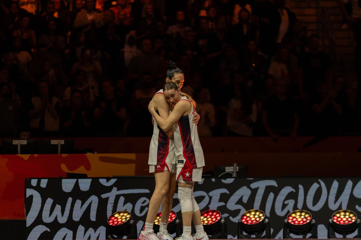 Paige Bueckers et Breanna Stewart (Etats-Unis (F)) face à France (F), Coupe du Monde Féminine, 13 septembre 2026