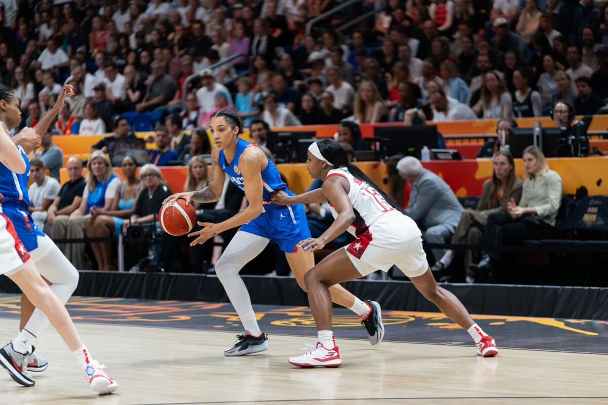 Jackie Young (Etats-Unis (F)) face à Gabby Williams (France (F)), Coupe du Monde Féminine, 13 septembre 2026
