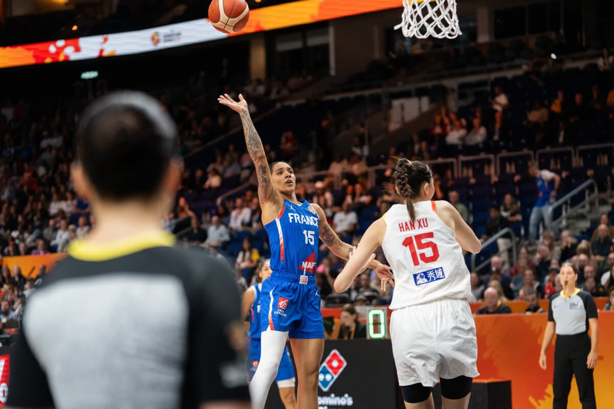 Han Xu (Chine (F)) face à Gabby Williams (France (F)), Coupe du Monde Féminine, 10 septembre 2026