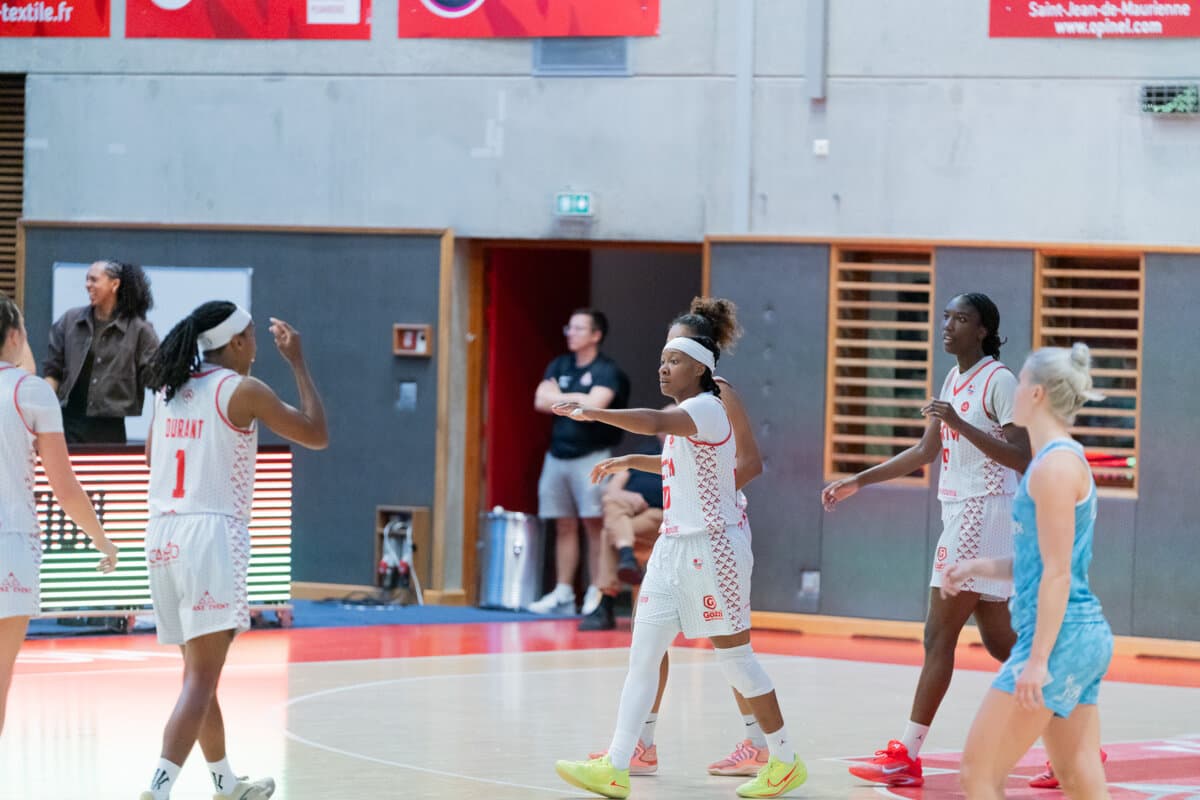 Jasmine Thomas et Ashunae Durant (La Tronche Meylan) face à Chartres Féminin, La Boulangère Wonderligue, 27 septembre 2026